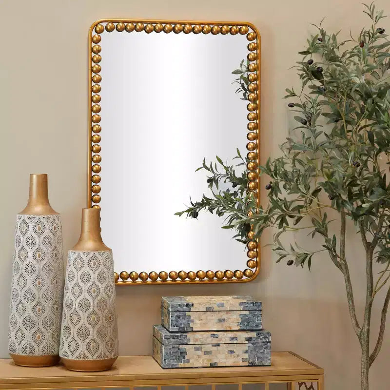 Miroir mural en métal avec détails perlés doré rectangulaire moderne décoratif