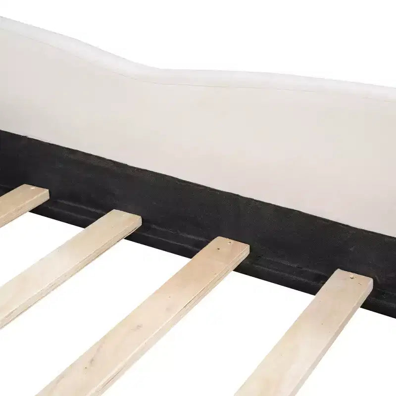 Lit plateforme en velours capitonné avec tête de lit en forme d'ours