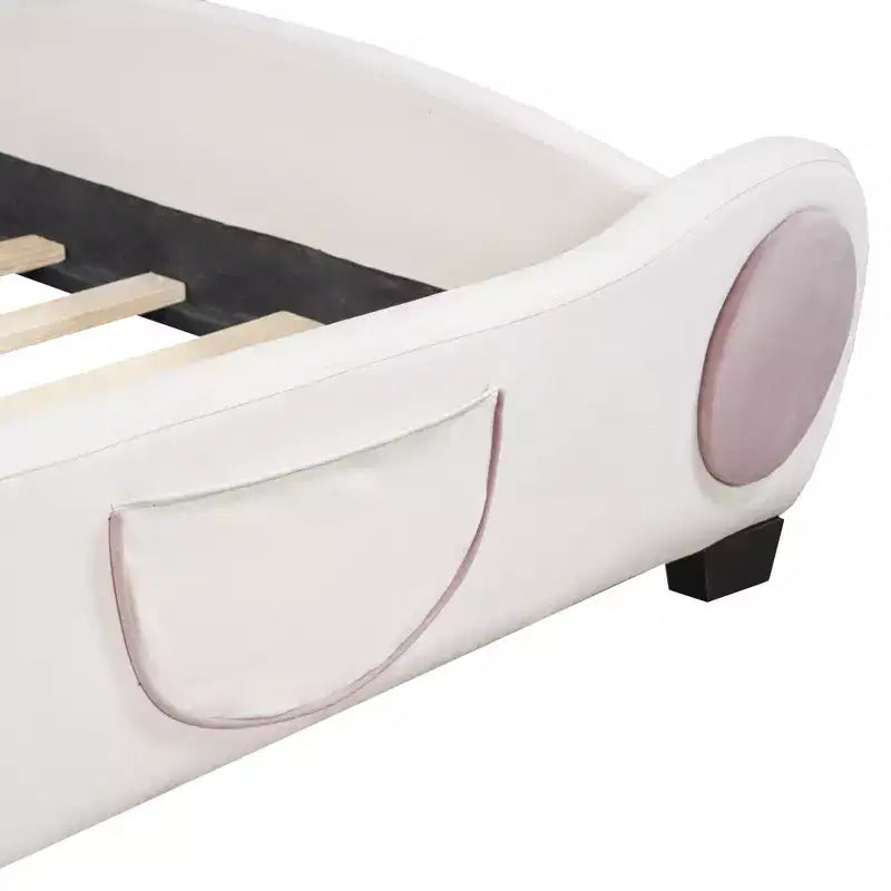 Lit plateforme en velours capitonné avec tête de lit en forme d'ours