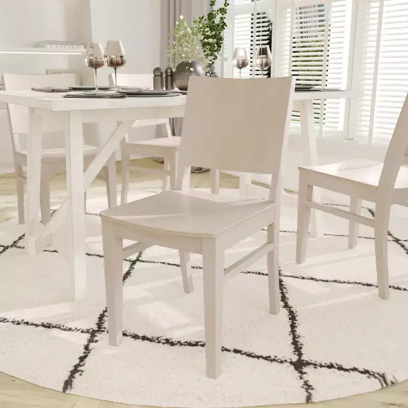 Chaises de salle à manger avec dossiers incurvés et constructions en bois massif